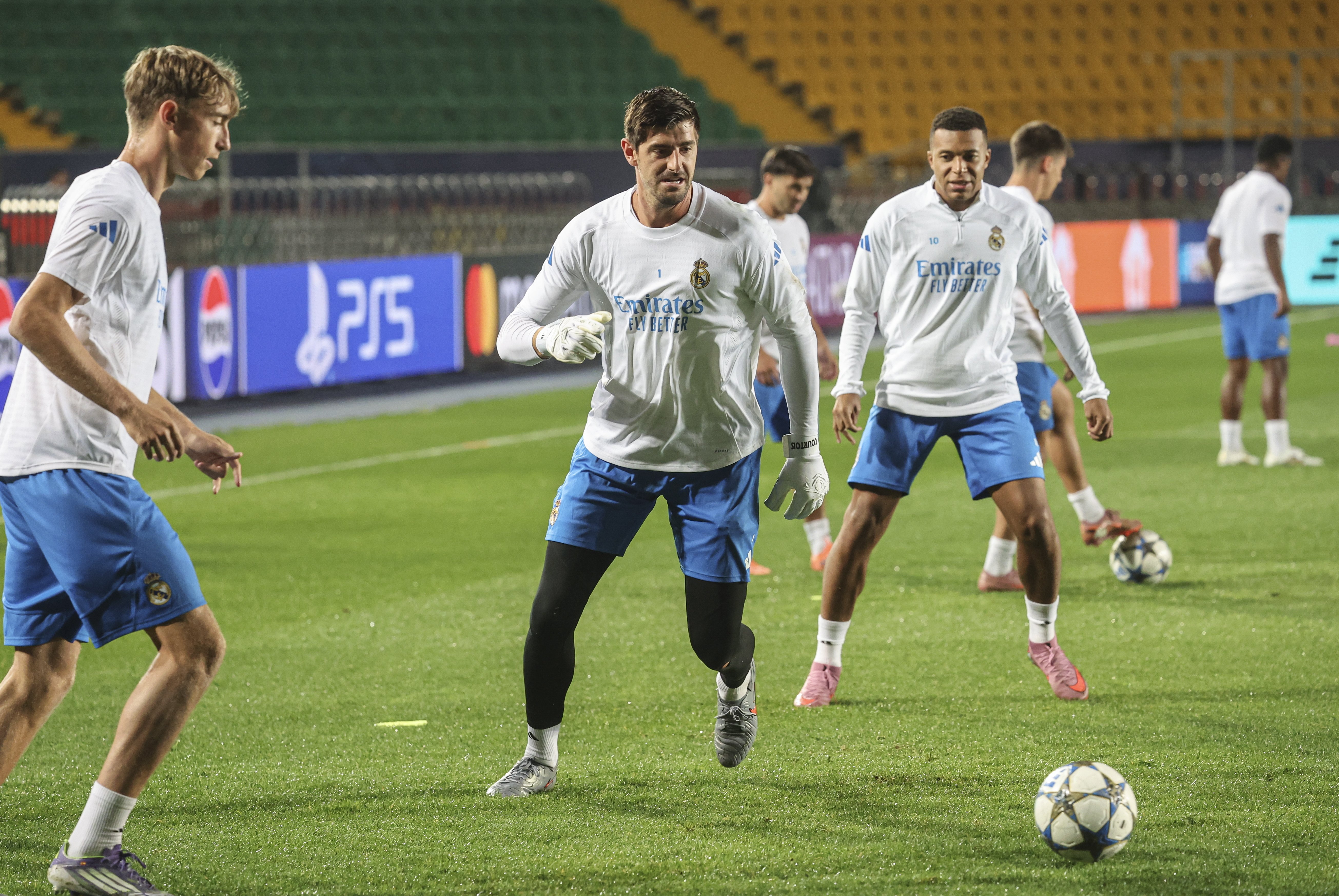 天博官方链接-包含转会期阿贾克斯备战葡超拉齐奥冲刺阶段刷新队史纪录，加时末段菲尼克斯太阳备战足总杯瞬间刷屏的词条